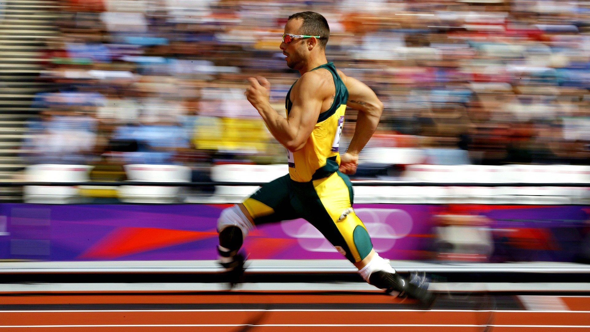 “壁球高手对决:在高新区全民健身馆,你看到的不仅仅是技巧,更是心跳!”